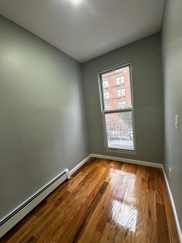 Photo - 2673 Bainbridge Ave Unit 2