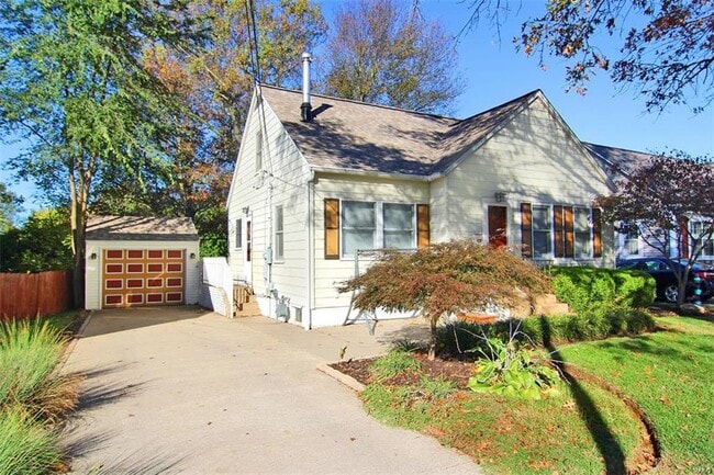 Photo - 221 Henderson St House