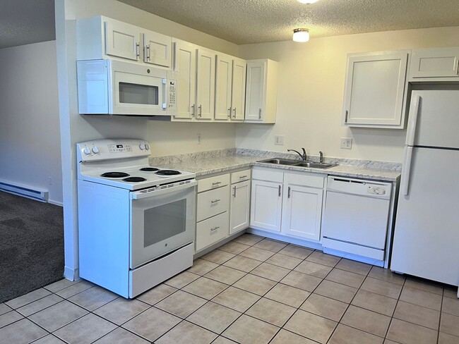 Building Photo - 139 W 45th St Unit C