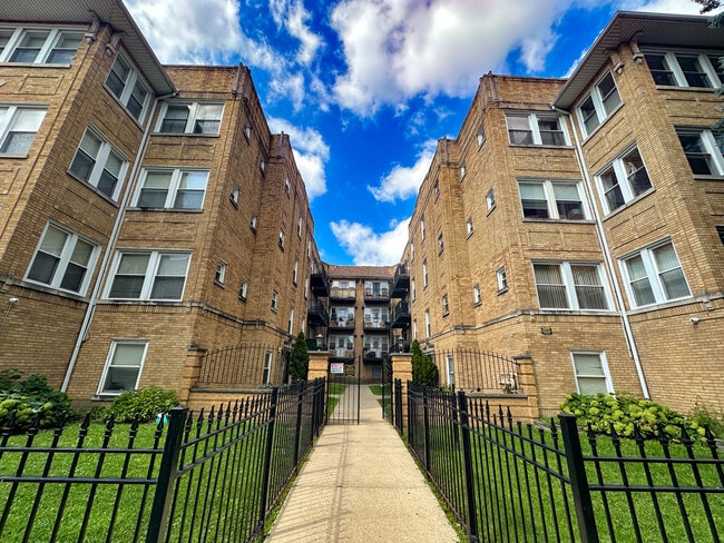 Building Photo - 4816 N Avers Ave Unit G Rental
