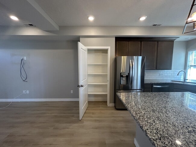 Photo - 137 E Brushy Canyon St