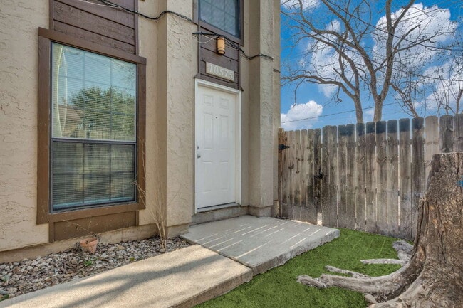Photo - Beautiful two bed/1.5 bath in the heart of Alamo Heights