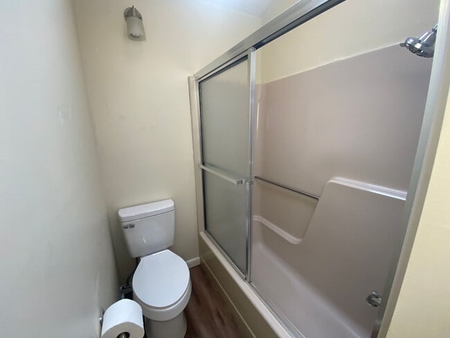 Building Photo - 2 Bedroom Greenbriar Condo!