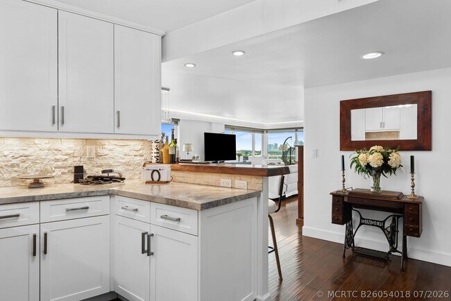 Photo - 3000 Holiday Dr Unit 905
