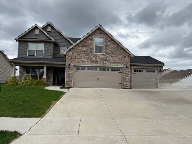 Building Photo - 4 BR WITH OFFICE