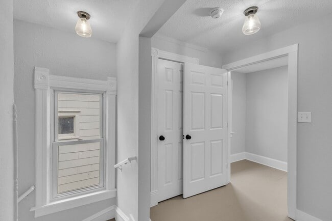 Photo - 1048 Sandusky Ave Unit B