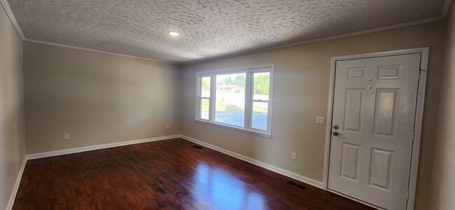 Photo - Right in the heart of Crossville *Complete...