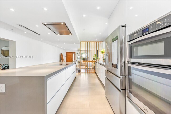 Photo - 465 NE 112th St