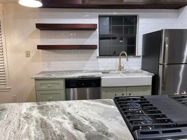 Photo - 142 2nd St