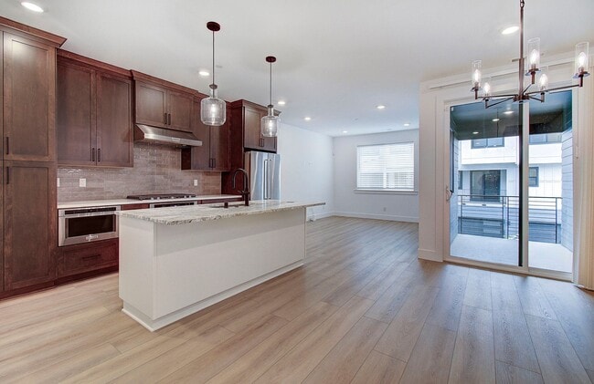 Building Photo - Luxury Upgraded Executive Townhome | 4 Bed | 3 Bath in Prime Camas School District