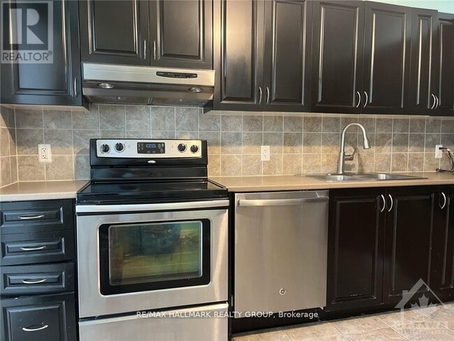 Photo - 123 Garrity Crescent