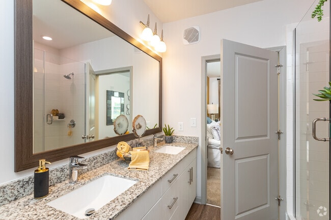 1 BR, 1 BA - 707SF