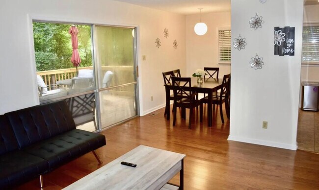 Photo - 324 Carlton Dr