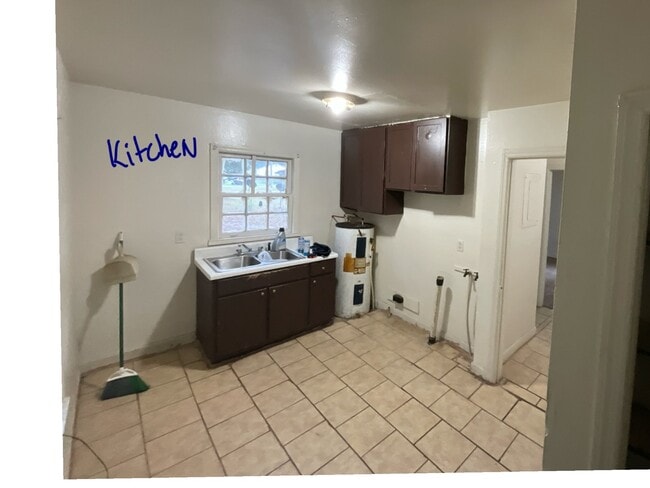 Photo - 912 W Mercer Ave