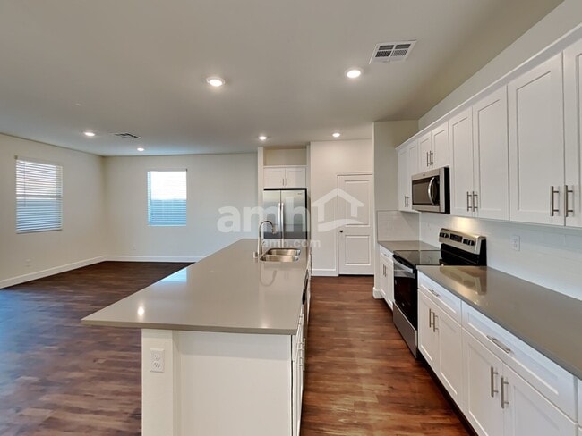 Photo - 556 Topiary Pk Ave