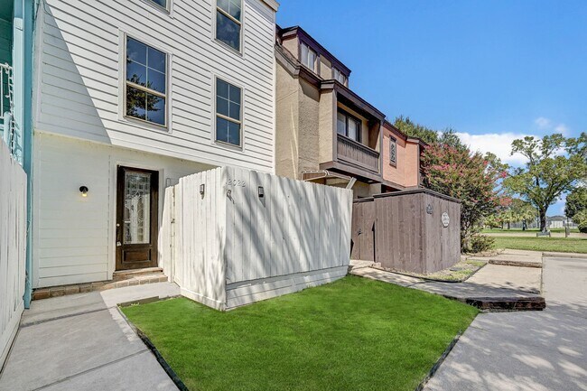 Photo - 2022 Lakewood Ct