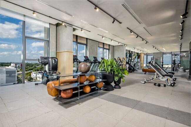 Photo - 286 NW 29th St Unidad 05301