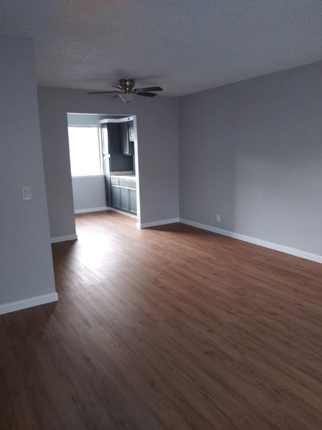 Colonial Way Apartments