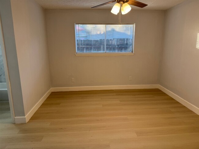 Photo - 5222 Moonshadows Dr