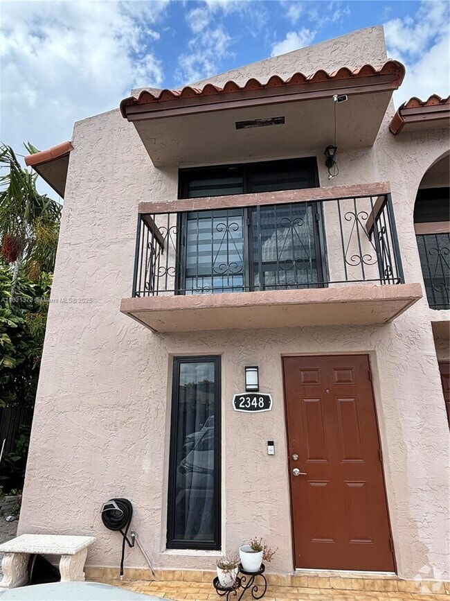 Building Photo - 2348 W 68th St Rental