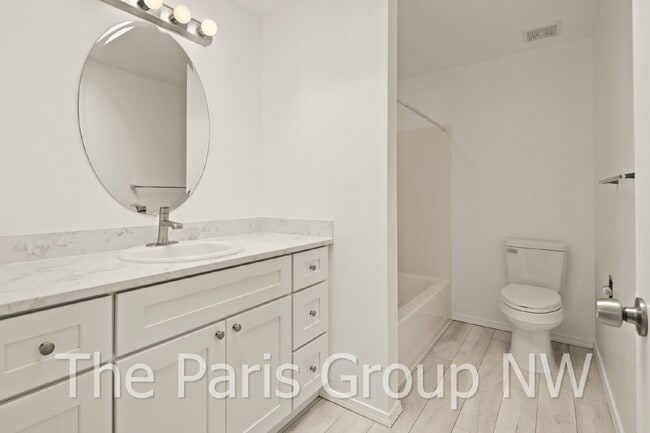 Renton Highlands 3br/2ba * Stunning Refresh & Upgrades * Walkable