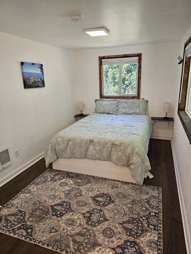 Photo - 1310 18th St NE