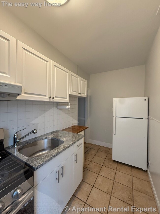 Building Photo - 69 Raymond Ave Rental