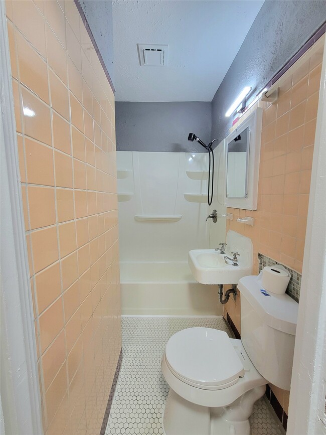 Photo - 1238 Peden St Unit 2