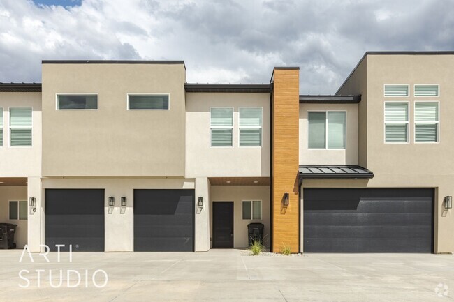 Building Photo - New Canyon Crest 3 Bedroom, 2.5 Bathroom T... Rental