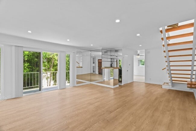 Photo - 4610 Densmore Ave