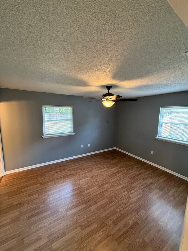 Photo - 320 W Whatley St