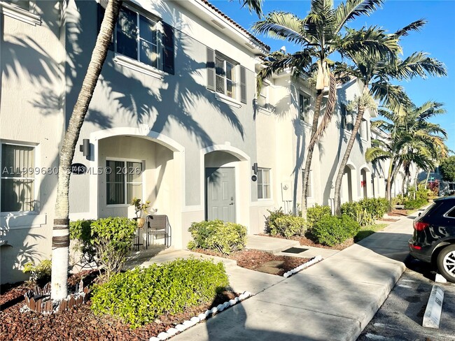 Building Photo - 1635 SE 31st Ct Unit 1635