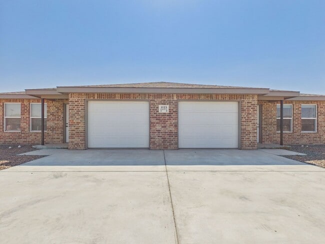 Building Photo - 1123 Caprock St Unit B