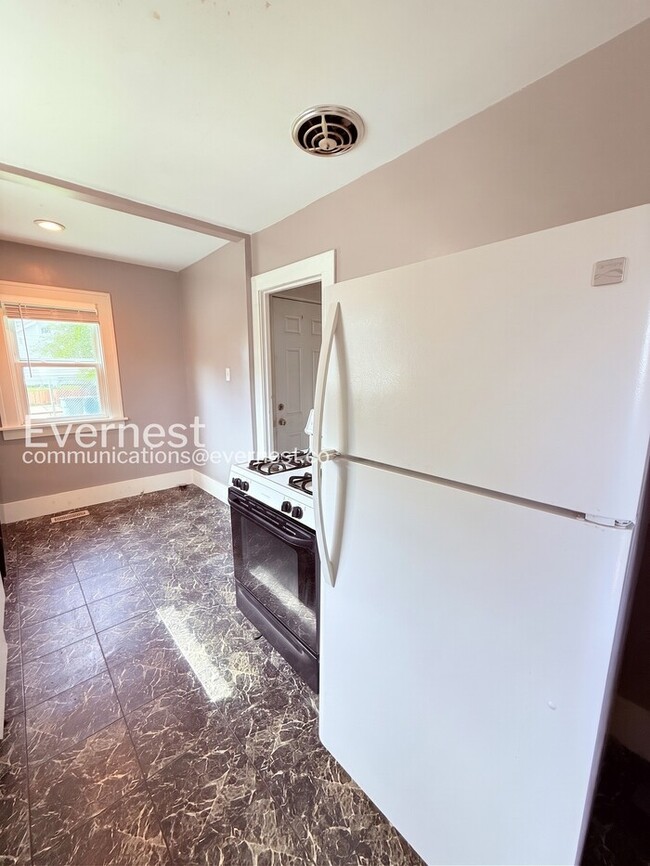 Photo - 3 Bed/1 Bath Home / Vouchers Accepted / Available Now!