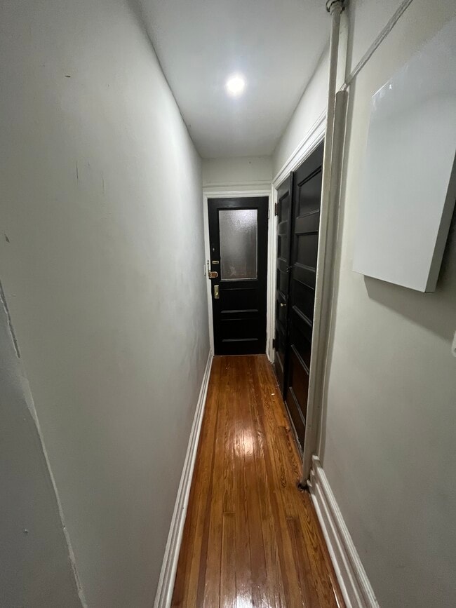 Building Photo - 1061 Clay Ave Unit 1B Rental