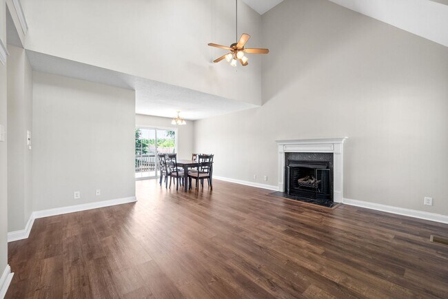Photo - 680 Foxfield Dr