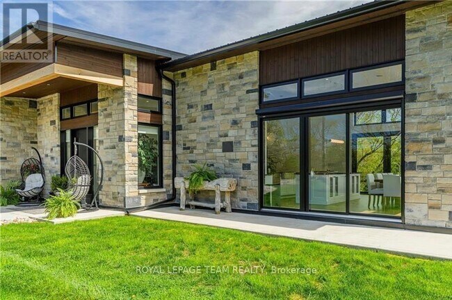 Photo - 8 Headlands Way