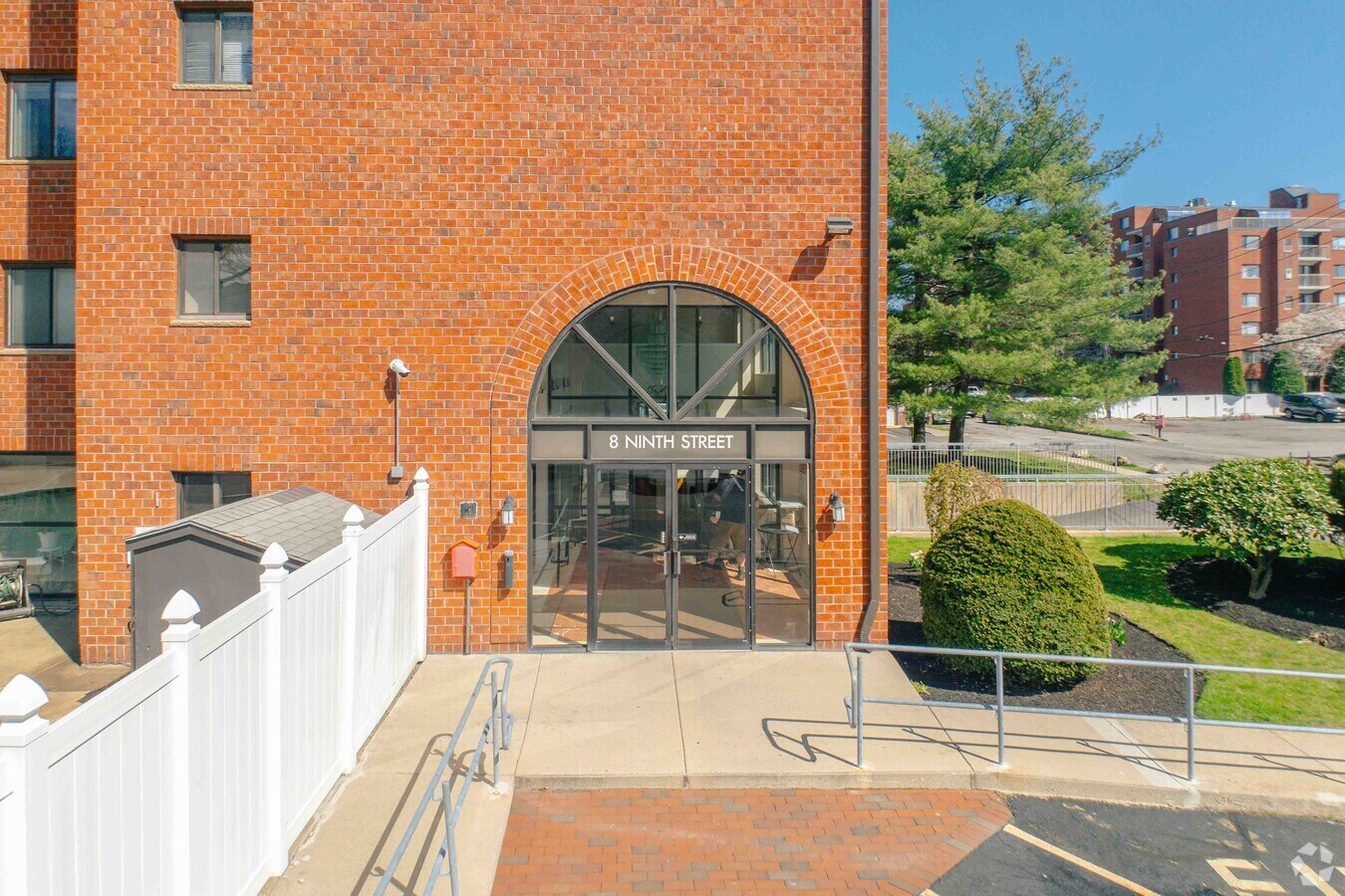 Entrada del edificio - Parkway Plaza West