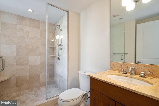 Photo - 1701 Locust St Unidad 1417