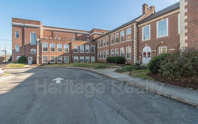 Building Photo - 140 E Glenwood Ave