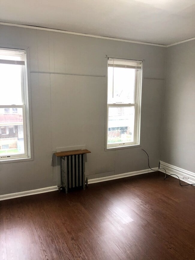 Building Photo - 2 bed 1 Bath - updates throughout, new app... Rental