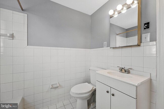 Photo - 1808 W Abingdon Dr Unit 301