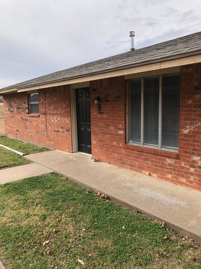 Building Photo - 7534 NW Tango Rd Unit Apt. B