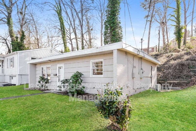 Photo - 238 Bond St