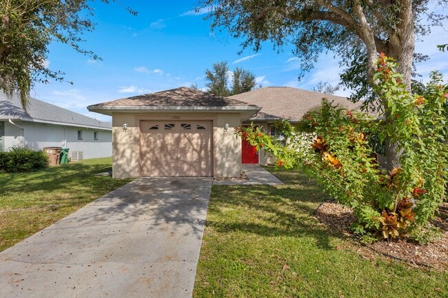 Cozy 3 Bed 2 Bath Home On Water Available ... - Cozy 3 Bed 2 Bath Home On Water Available ...