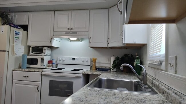 Photo - 815 Ferry St