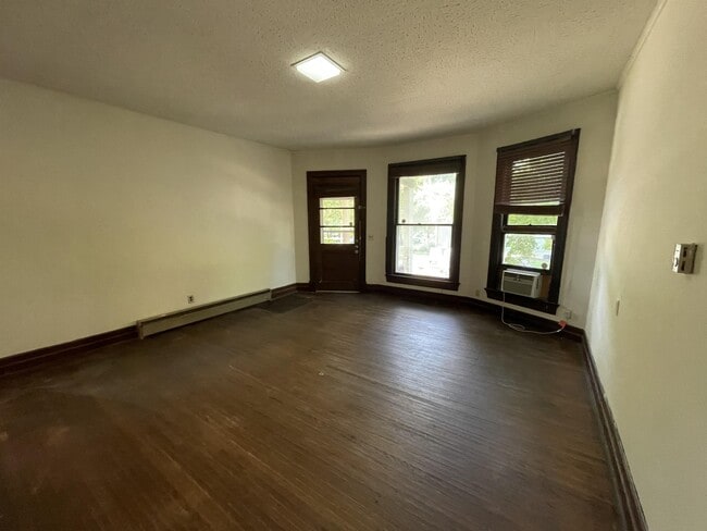 Photo - 519 E 8th St