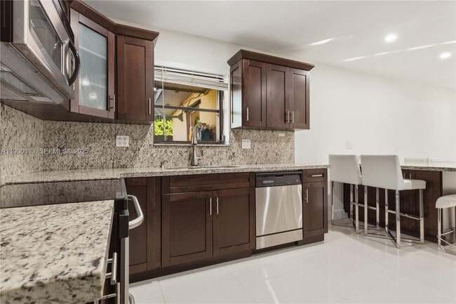 Building Photo - 16401 SW 100th Ct