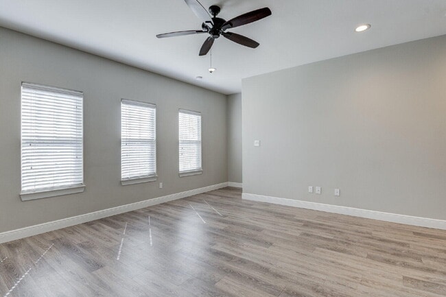 Photo - 1512 Avenue W