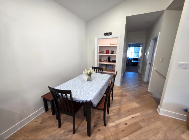 Photo - 714 Ringold St